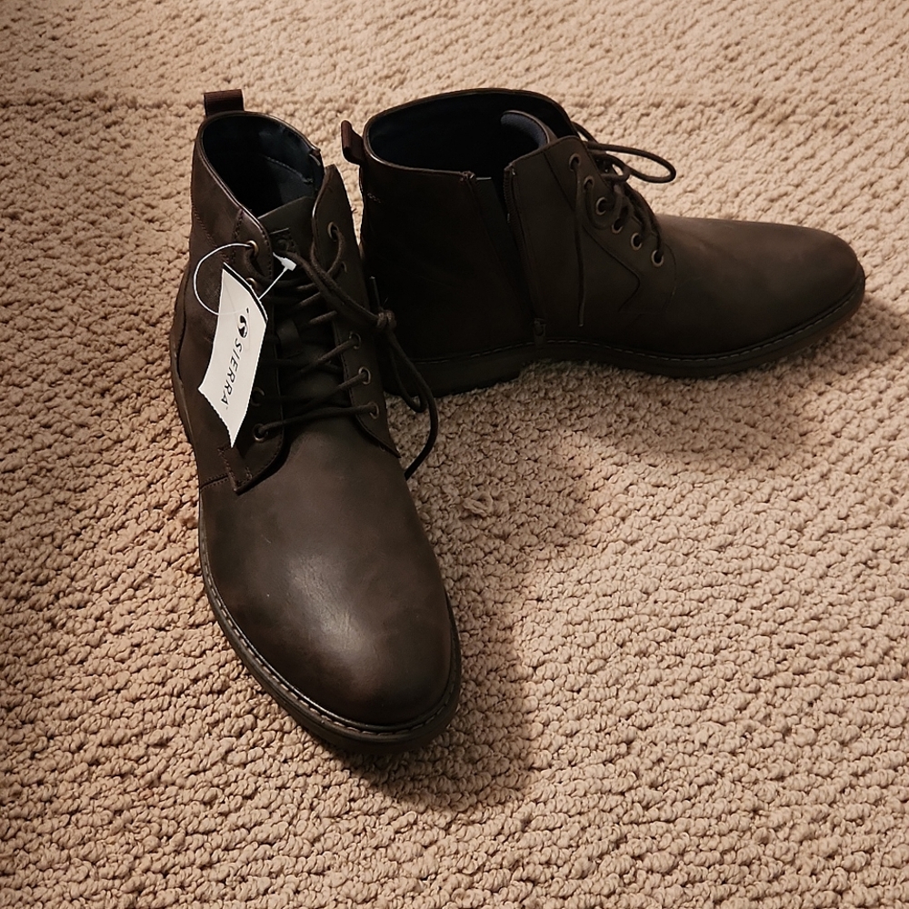 Mens size 12 Sierra boots